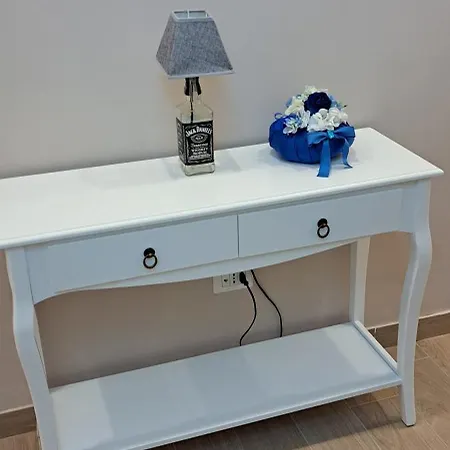 Zelia Naples