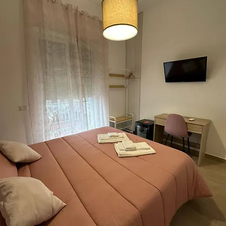 Zelia Naples